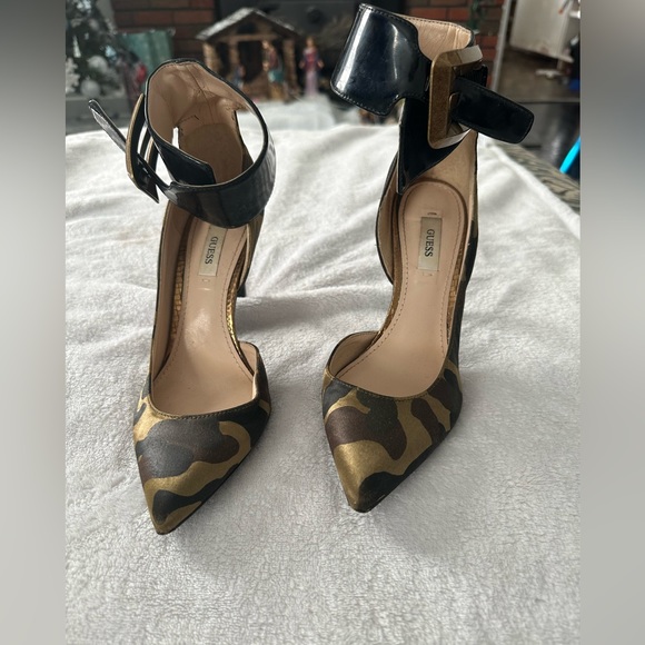 Guess pumps. Very good condition size 6 1/2 - Picture 2 of 3